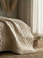 Afbeelding in Gallery-weergave laden, Quilted 100% linen bedspread (duvet) in Beige colour
