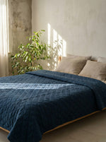 Afbeelding in Gallery-weergave laden, Quilted 100% linen bedspread (duvet) in Dark Night colour
