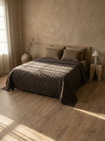Afbeelding in Gallery-weergave laden, Quilted 100% linen bedspread (duvet) in Cocoa colour
