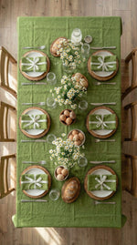 Afbeelding in Gallery-weergave laden, Easter table, tablecloth from soft natural linen in Lettuce Green
