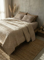 Afbeelding in Gallery-weergave laden, Quilted 100% linen bedspread (duvet) in Beige colour
