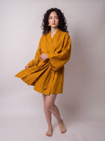 Afbeelding in Gallery-weergave laden, Linen short kimono - Safran colour
