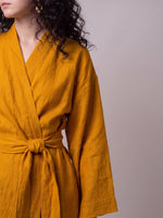 Afbeelding in Gallery-weergave laden, Linen short kimono - Safran colour
