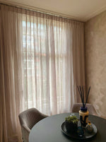 Afbeelding in Gallery-weergave laden, Natuurlijke linnen doorschijnende tule in de kleur Safari - 1 paneel
