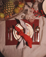 Afbeelding in Gallery-weergave laden, Scarlet red 100% Linen Napkins (Set of 4) – 45x45 cm
