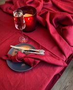 Afbeelding in Gallery-weergave laden, Scarlet red 100% Linen Napkins (Set of 4) – 45x45 cm
