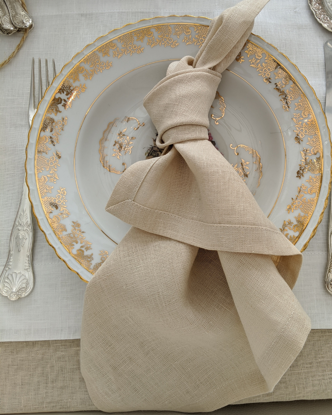 Linen napkins in beige