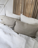 Afbeelding in Gallery-weergave laden, White bedding set from soft linen
