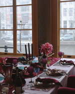 Afbeelding in Gallery-weergave laden, Tafelloper van ruw linnen in bordeauxrood.
