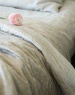 Afbeelding in Gallery-weergave laden, Quilted linen duvet in natural flax colour

