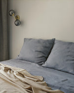 Afbeelding in Gallery-weergave laden, Dusty blue linen pillow case
