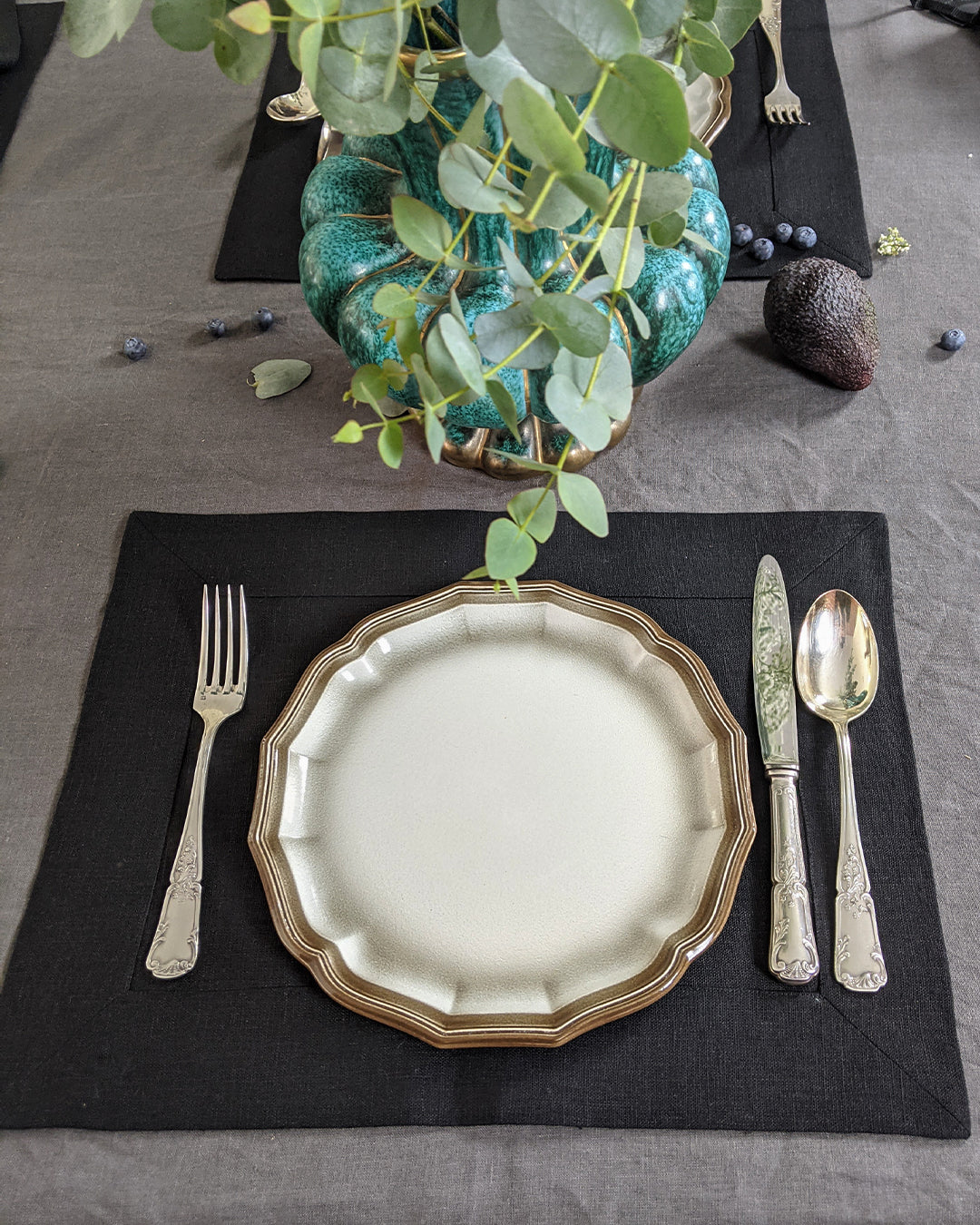Linen table placemat in black
