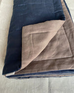 Afbeelding in Gallery-weergave laden, Bedspread with ecological thin linen filler Dark Night &amp; Cocoa
