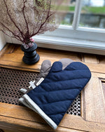 Load image into Gallery viewer, Linen oven mittens in Dark night &amp; Cocoa 1 pcs.
