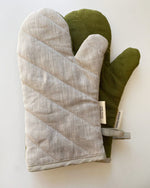 Afbeelding in Gallery-weergave laden, Linen oven mittens in Hunting green &amp; Flax 1 pcs.

