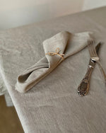 Afbeelding in Gallery-weergave laden, Tablecloth from soft linen in Safari
