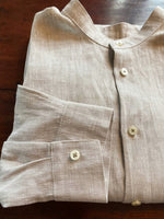 Afbeelding in Gallery-weergave laden, Linen shirt in natural colour with band collar

