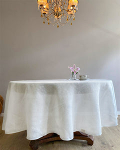 Round tablecloth from soft linen in white