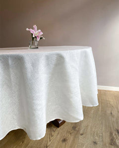 Round tablecloth from soft linen in white